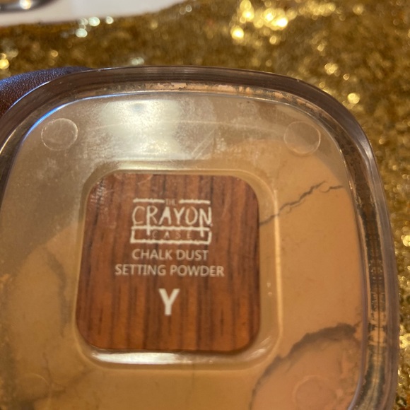 Crayon Case Chalk Dust Setting Powder - Picture 3 of 5